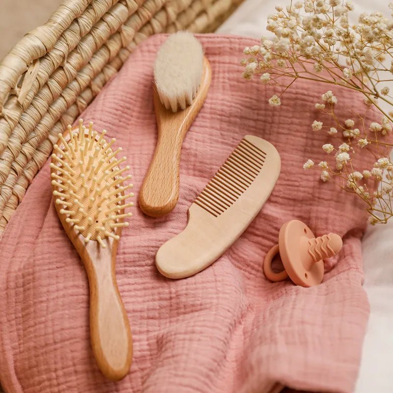 Kit Baby Escova e Pente de Madeira Natural - Brinquedo Montessori #Product_type# - Desenvolvimento infantil